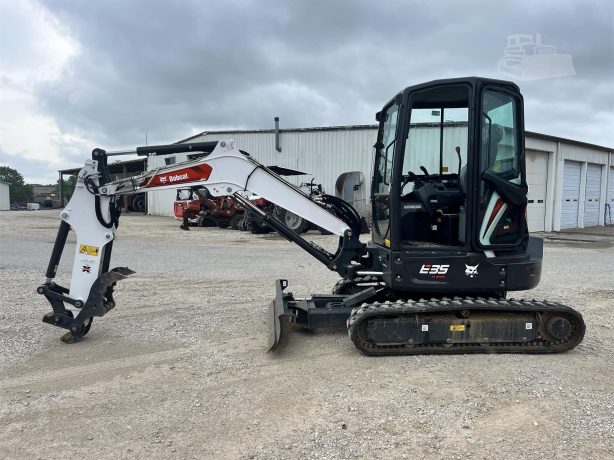 
							2022 Bobcat E35i Mini Excavator						